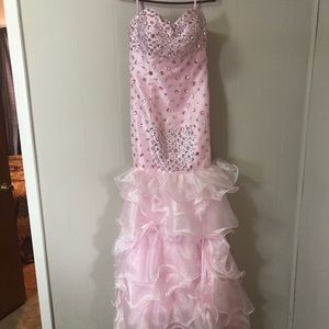 Light pink, strapless mermaid prom dress 💝